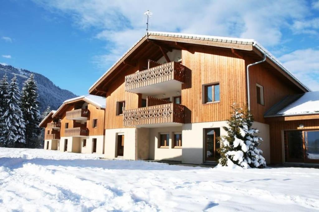 Appartement Cosy: Samoens Retreat with Indoor & Outdoor Pools Exterior photo