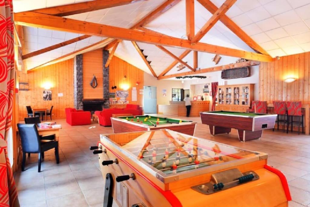 Appartement Cosy: Samoens Retreat with Indoor & Outdoor Pools Exterior photo